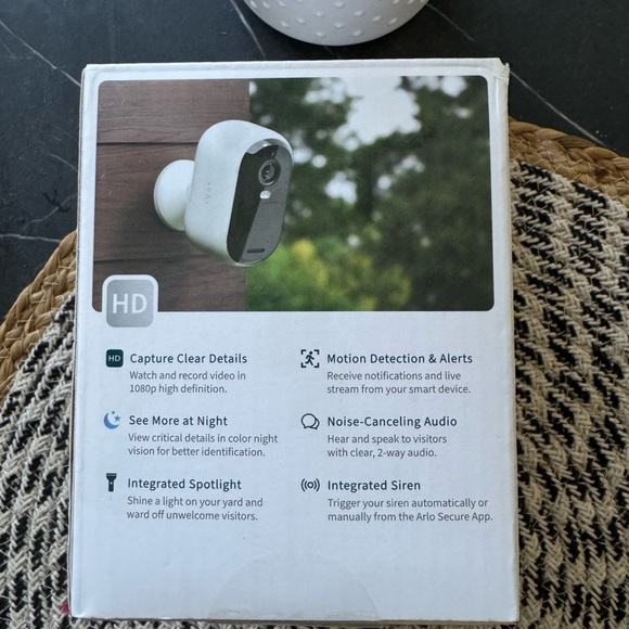 Arlo outdoor camera never used brand new - Picture 3 of 7